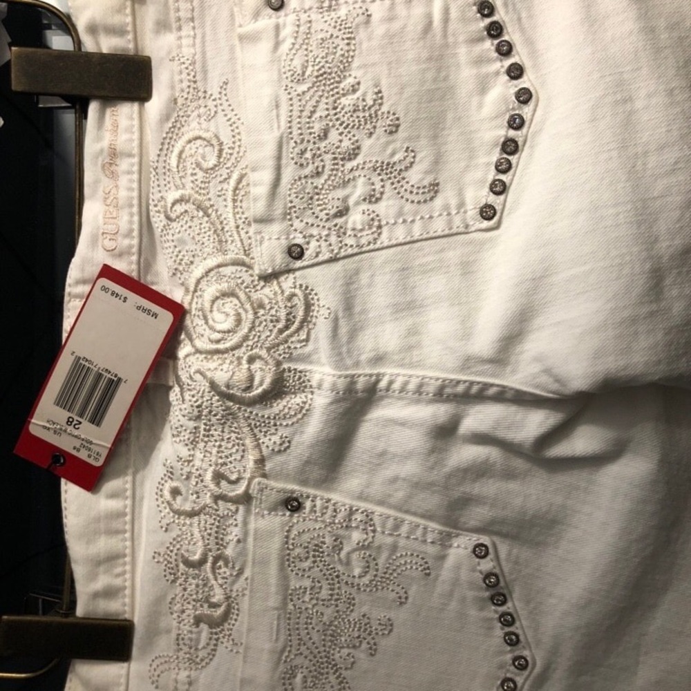 Guess White Jeans with beautiful decoration - Picture 3 of 3